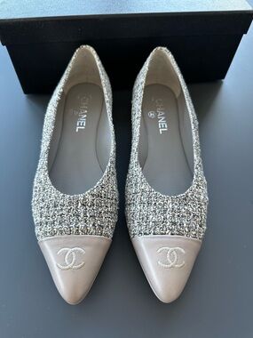 CHANEL Tweed Pointed-Toe Ballet Flats in Beige and Cream